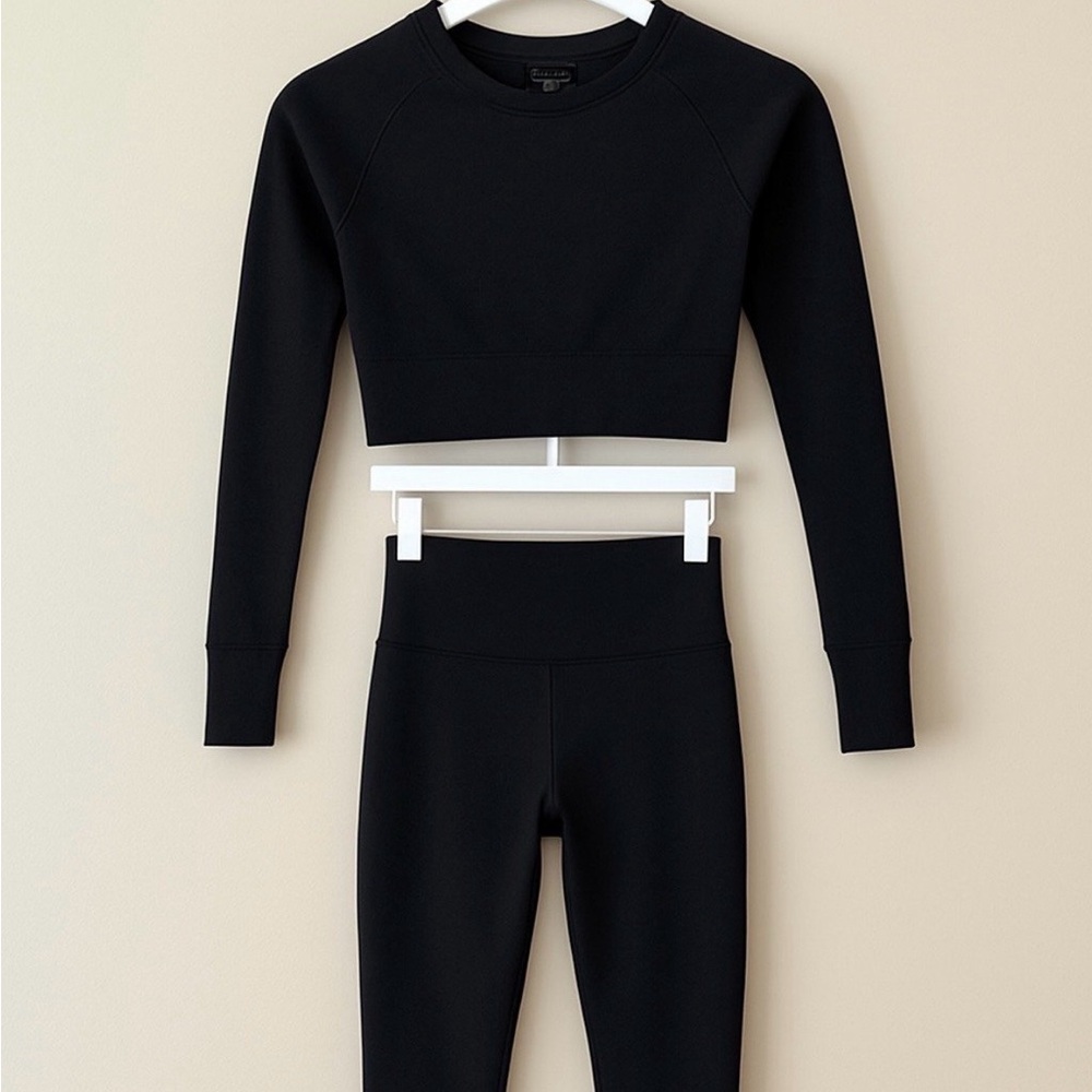Seamless Black Workout Set – Long Sleeve Crop & Leggings (Small)